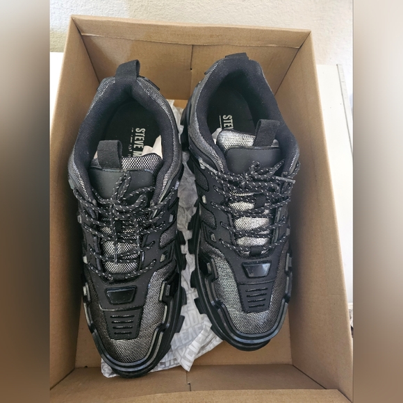 Steve Madden - Picture 1 of 9